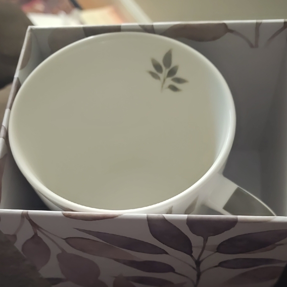 Leaf Pattern Ceramic Mug - Picture 5 of 6
